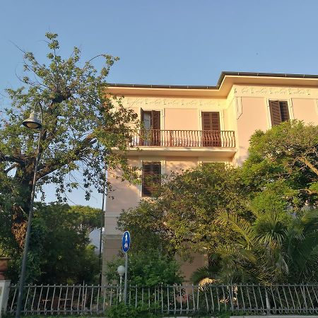 Villa La Fonte มารินา ดิ เปียตราซันตา ภายนอก รูปภาพ